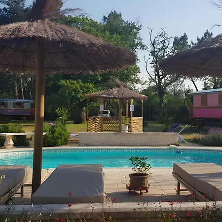 Roulotte Au Bois Cheri - Au Bois Tatil parkı