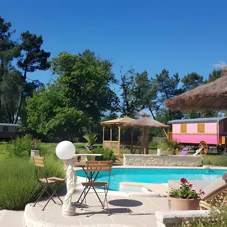 Roulotte Au Bois Cheri - Au Bois Tatil parkı